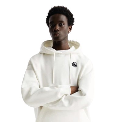 Homme portant un sweat à capuche avec logo MMI