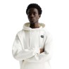 Homme portant un sweat à capuche avec logo MMI